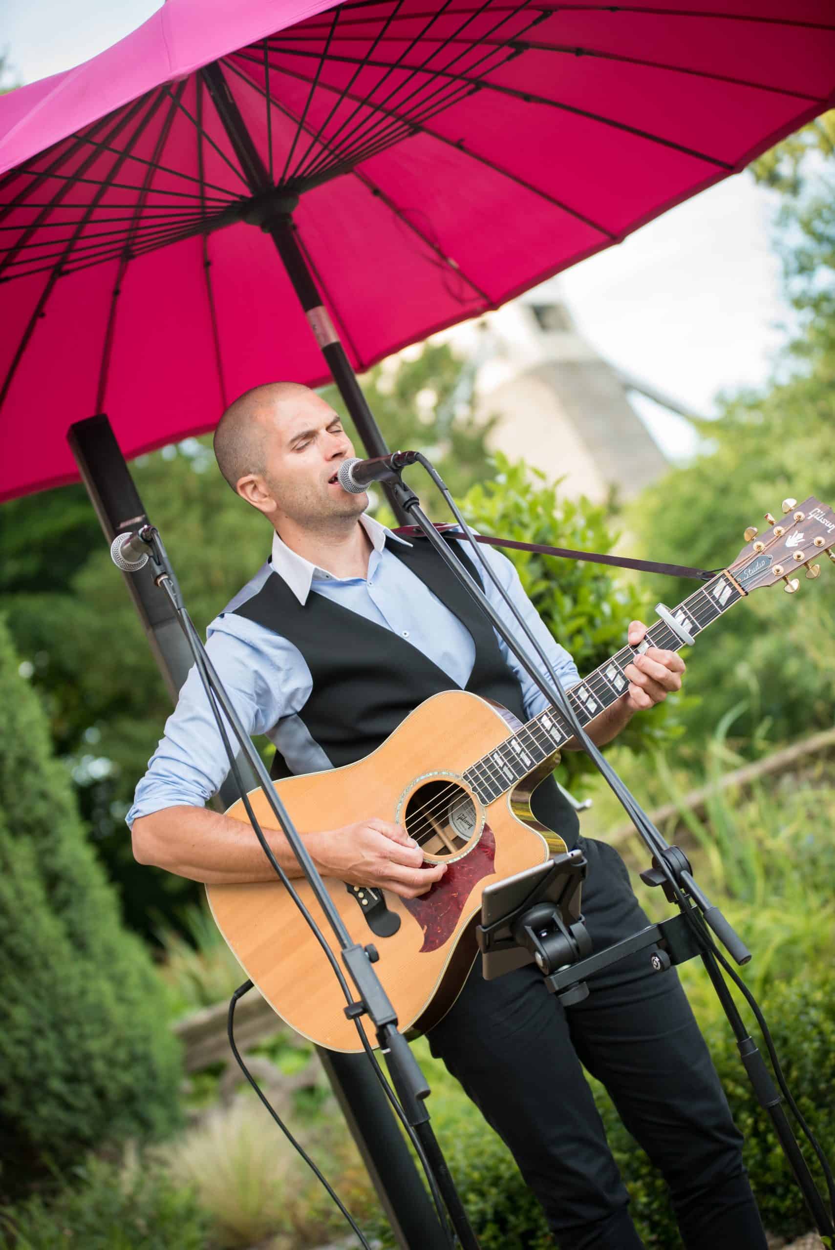 live entertainment at private party at home event planning by Alastair Currie Events